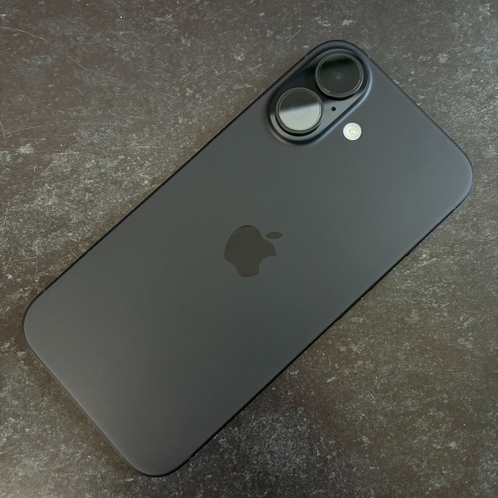 iPhone 16 128GB ブラック SB 美品 充放電0 - メルカリ