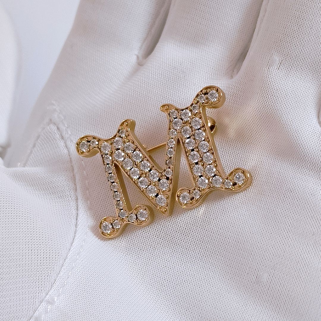 新品未使用・ヨーロッパ輸入品】Max Mara クリスタル ロゴ ブローチ