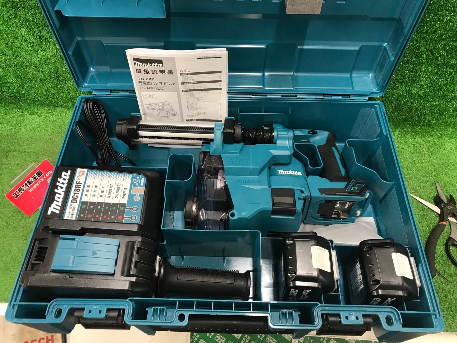 【未使用品】【0918】★makita(マキタ) 18v充電式ハンマドリル (バッテリx2/充電器/ケース/集じんシステム) HR183DRGXV　IT0H8MB8OP8W