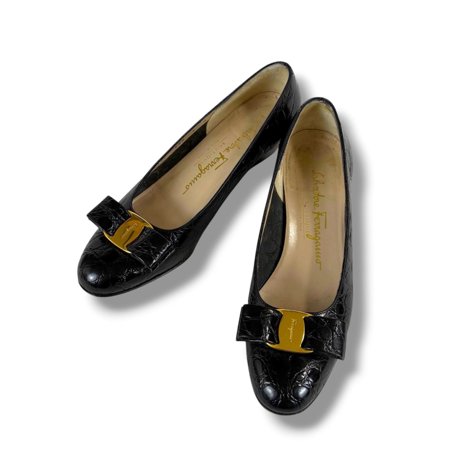 サルヴァトーレフェラガモ Salvatore Ferragamo ヴァラリボン パンプス