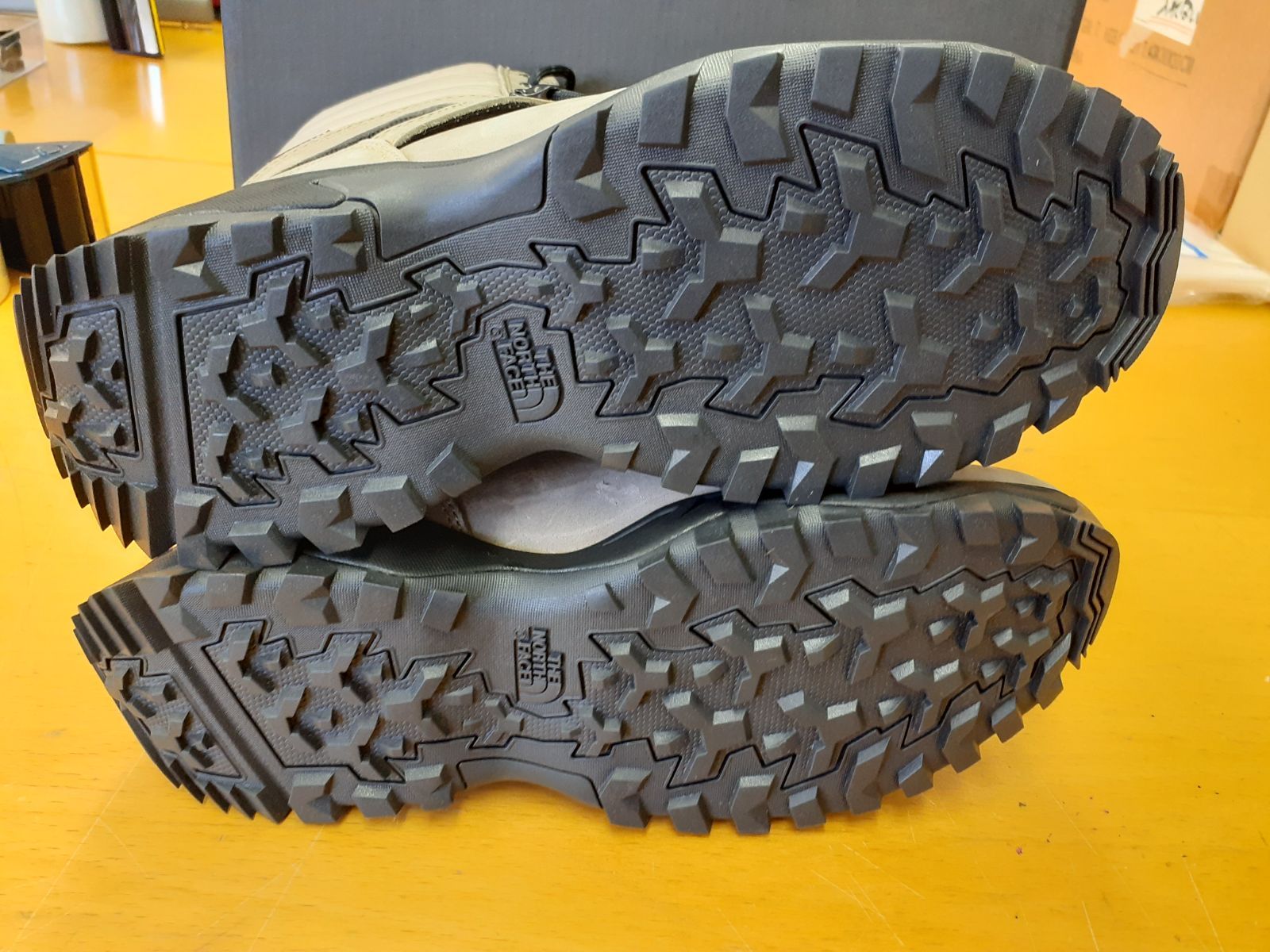THE NORTH FACE MEN'S THERMOBALL BOOT ZIP-UP S-403 THE NORTH FACE MEN'S THERMOBALL BOOT ZIP-UP S-403