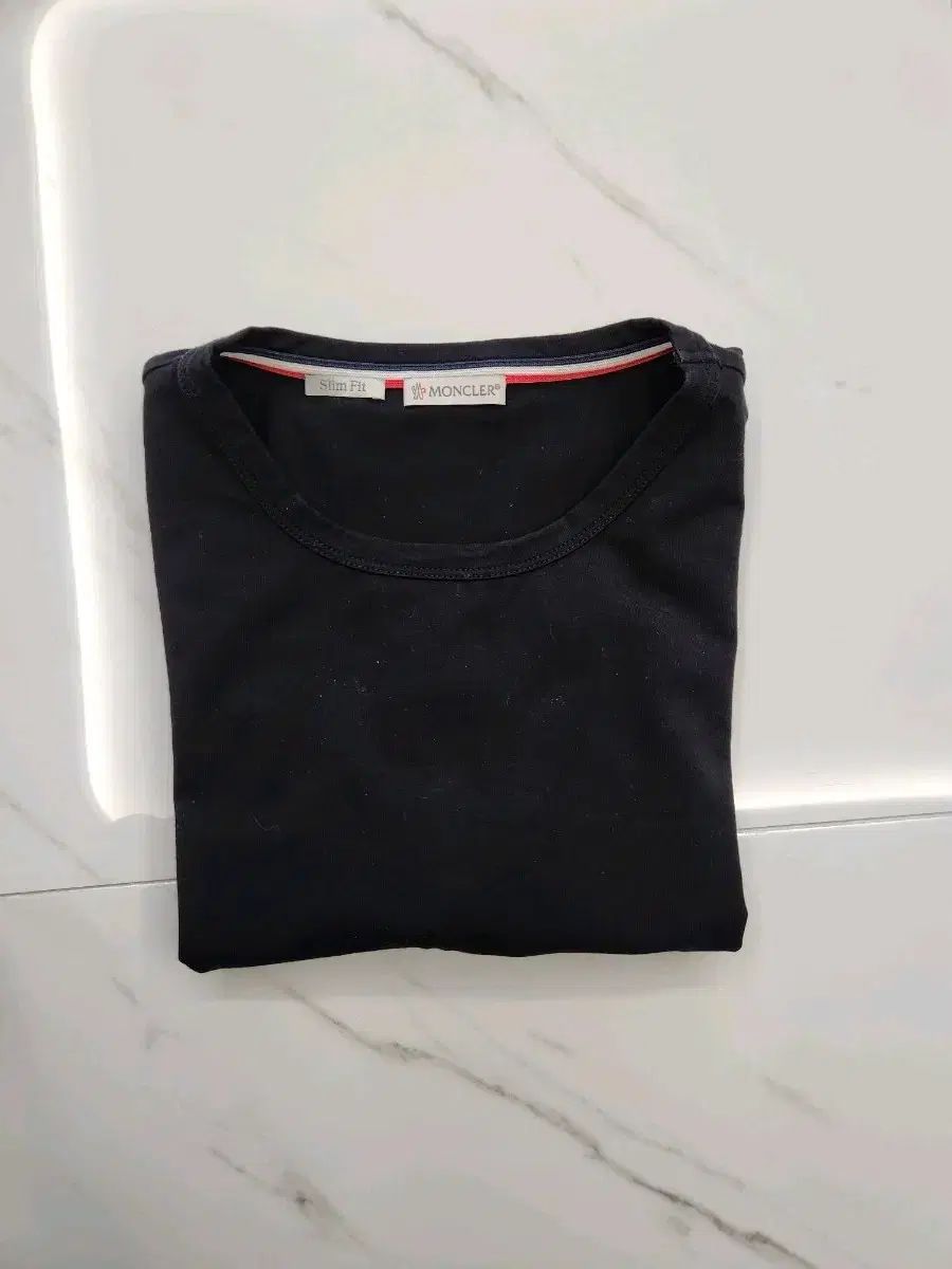 モンクレール ブラック スリムフィット TシャツL