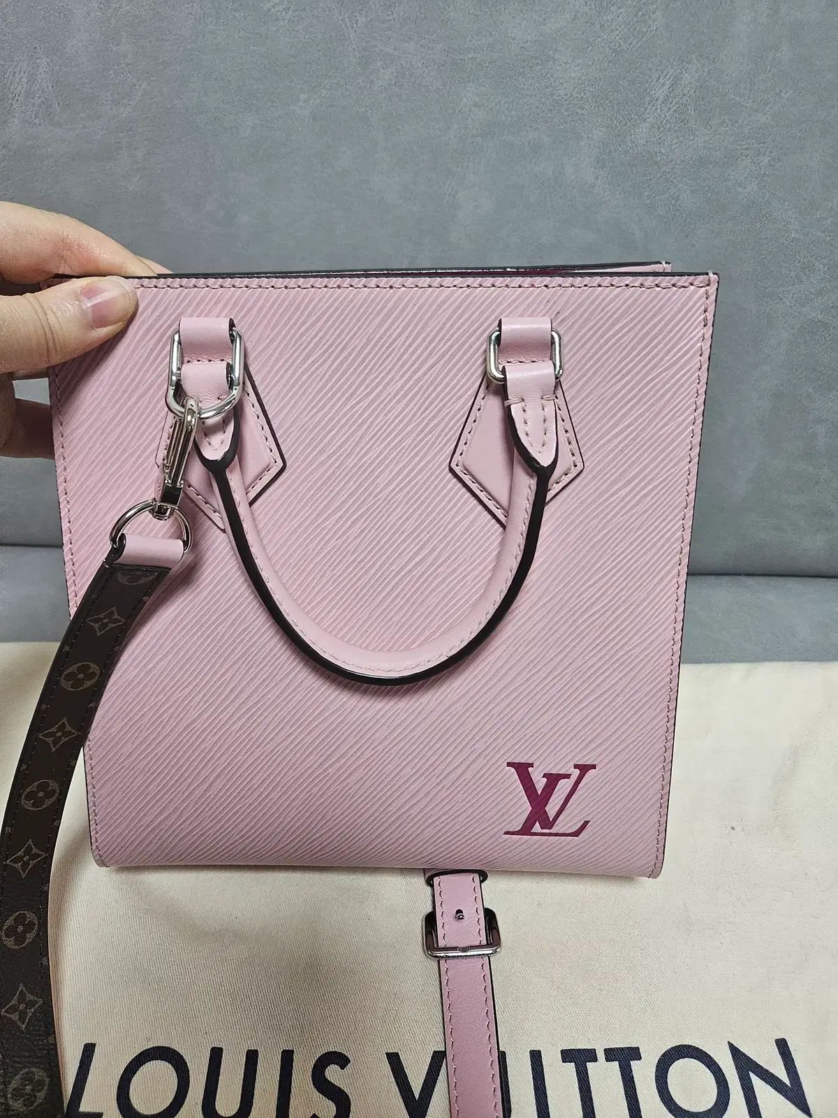 ルイヴィトン サックプラBB エピ ライトピンク 131,189円