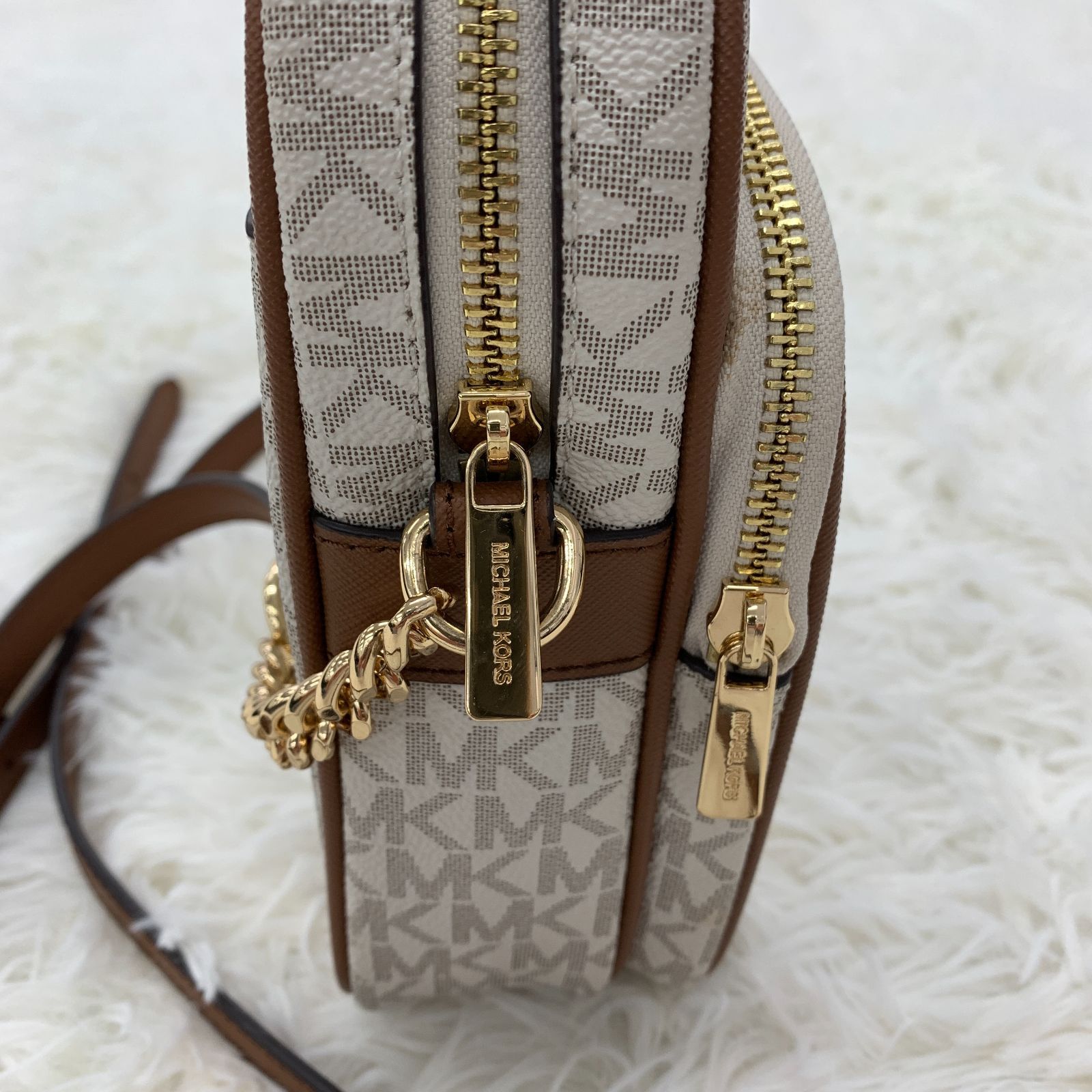 美品！MICHAEL KORS ショルダーバッグ／ MKモノグラム 総柄 ホワイト 