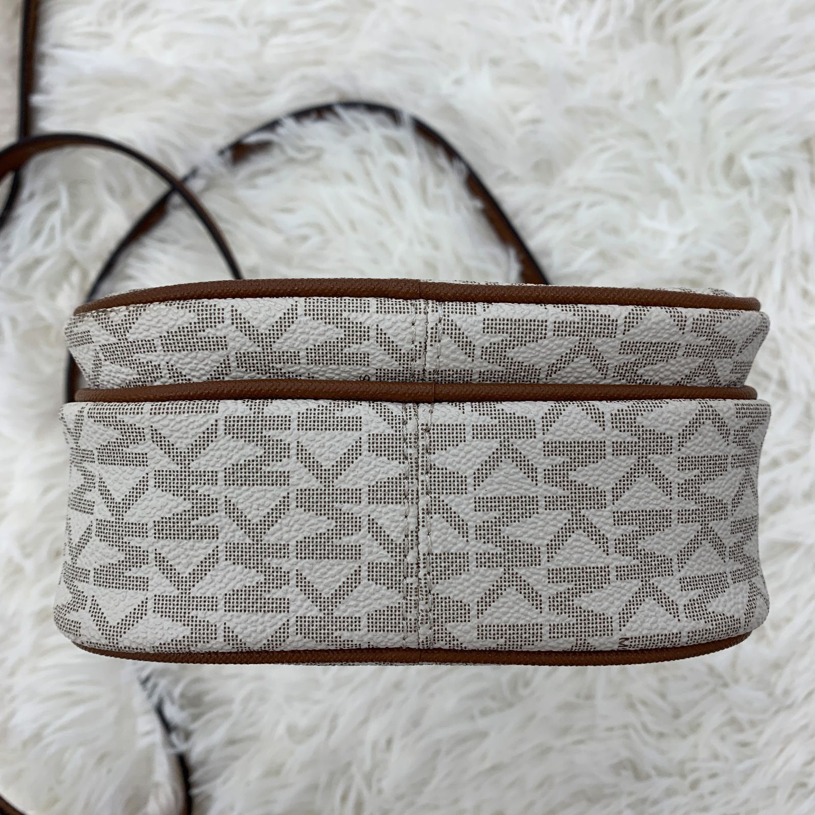 美品！MICHAEL KORS ショルダーバッグ／ MKモノグラム 総柄 ホワイト 