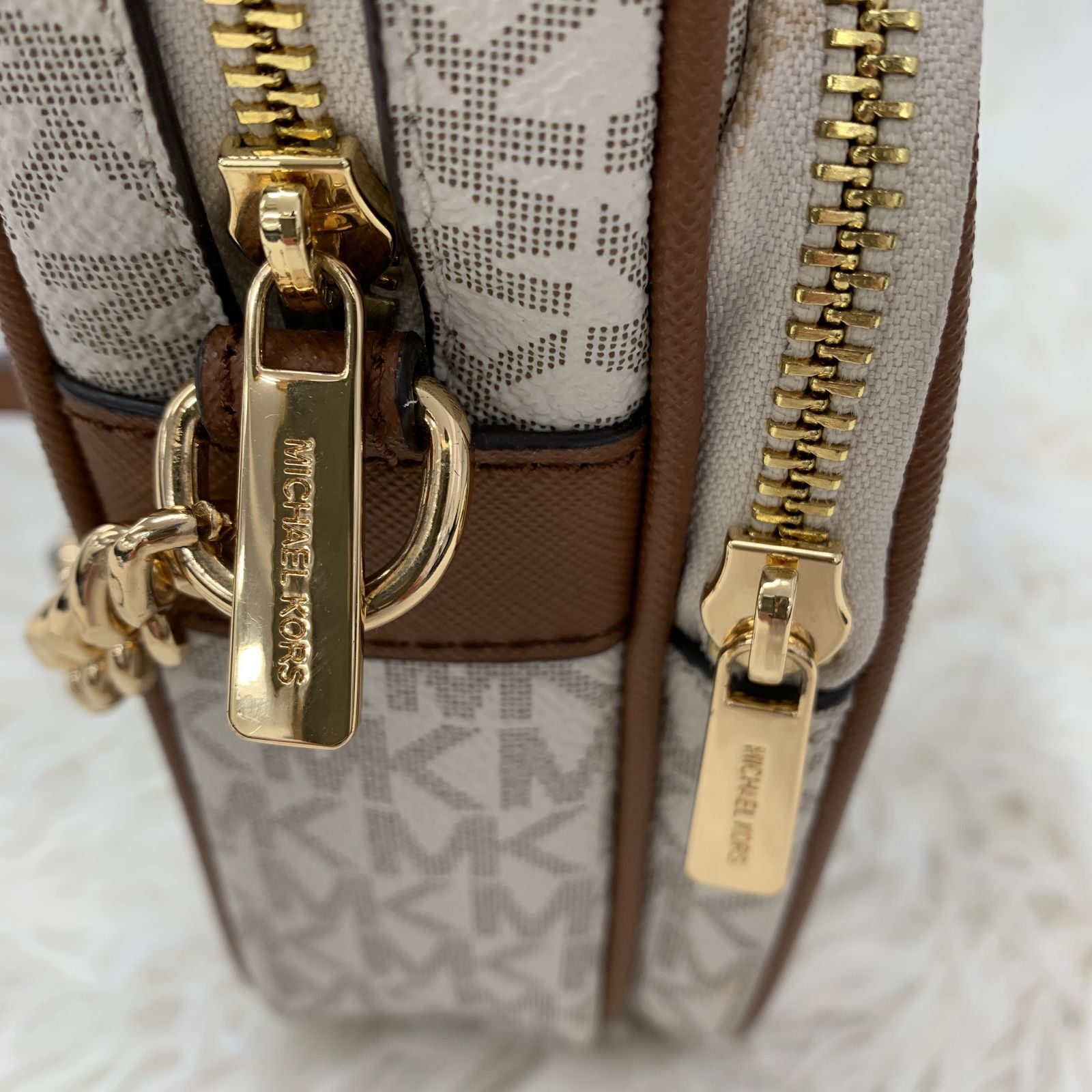 美品！MICHAEL KORS ショルダーバッグ／ MKモノグラム 総柄 ホワイト 