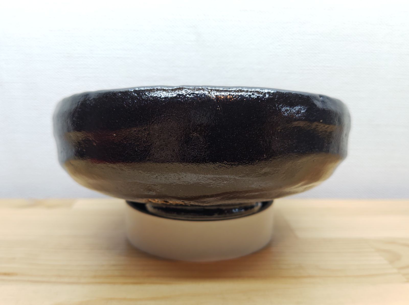逢絢亭・新品】茶道具 茶碗 平茶碗 馬盥茶碗 楽焼 黒楽 松楽窯 紙箱