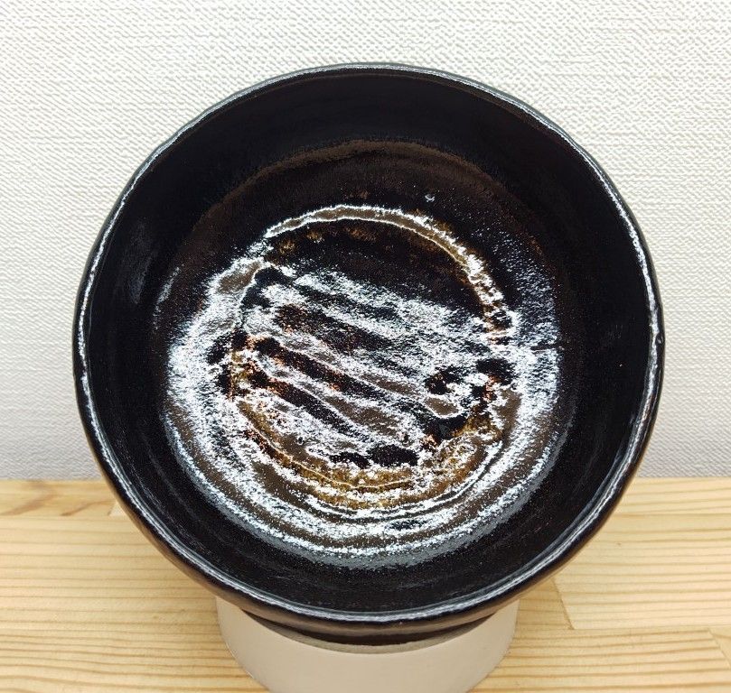 逢絢亭・新品】茶道具 茶碗 平茶碗 馬盥茶碗 楽焼 黒楽 松楽窯 紙箱