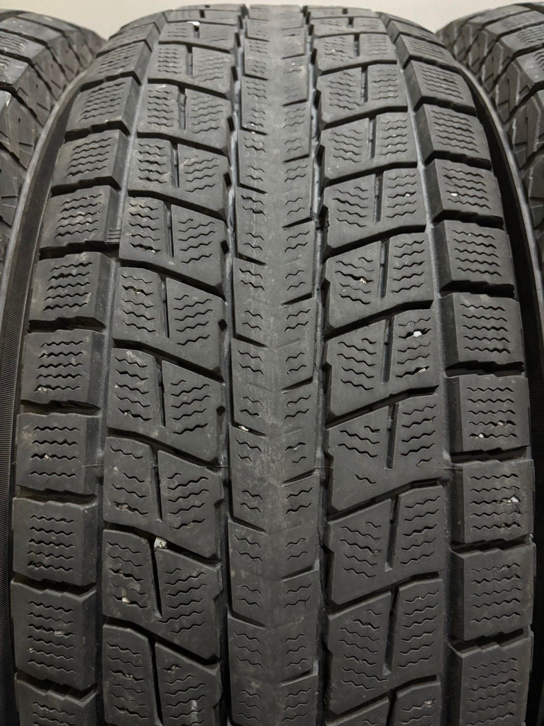 DUNLOP WINTER MAXX SJ8+ 225/65R17 17インチ スタッドレス 4本 23年製 バリ溝 ハリアー ヴァンガード エクストレイル RAV4等　(KTJ512)クレジットカード QRコード決済可能 ☆225/65R17 DUNLOP/WINTER MAXX SJ8+ 24年製 スタッドレス 4本