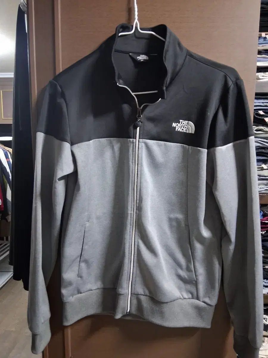 THE NORTH FACE ブラック/グレー ジップアップ ジャケット (160)