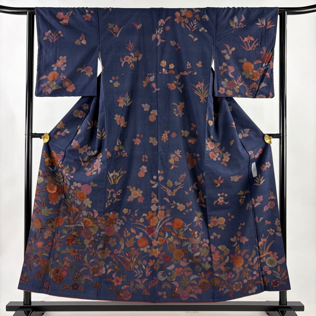 【在庫一掃】 訪問着 身丈155.5cm 裄丈63.5cm S 袷 京屋林蔵 紬地 落款 草花 菊 刺繍 紺色 正絹 逸品 【中古】
