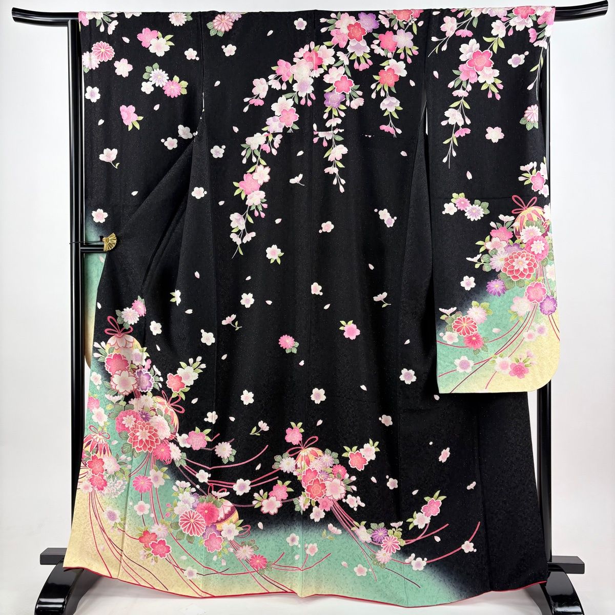 【在庫一掃】 【美品】 振袖 身丈166.5cm 裄丈67cm M 袷 薬玉 桜 金通し 金彩 黒 正絹 逸品 【中古】