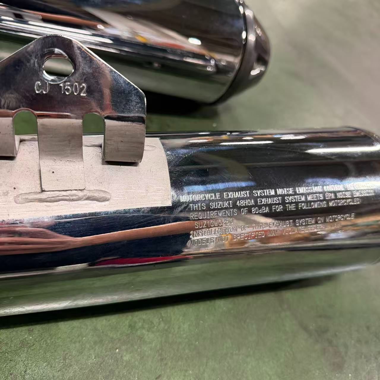 ☆中古・3営業日以内発送☆スズキGSR250純正マフラー 左右セット 状態