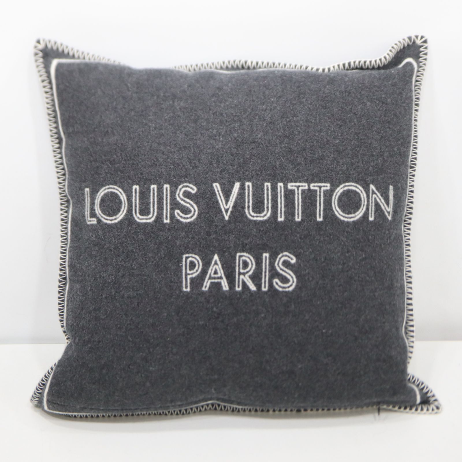 LOUIS VUITTON ルイヴィトン LV M79361 クッション モノグラム
