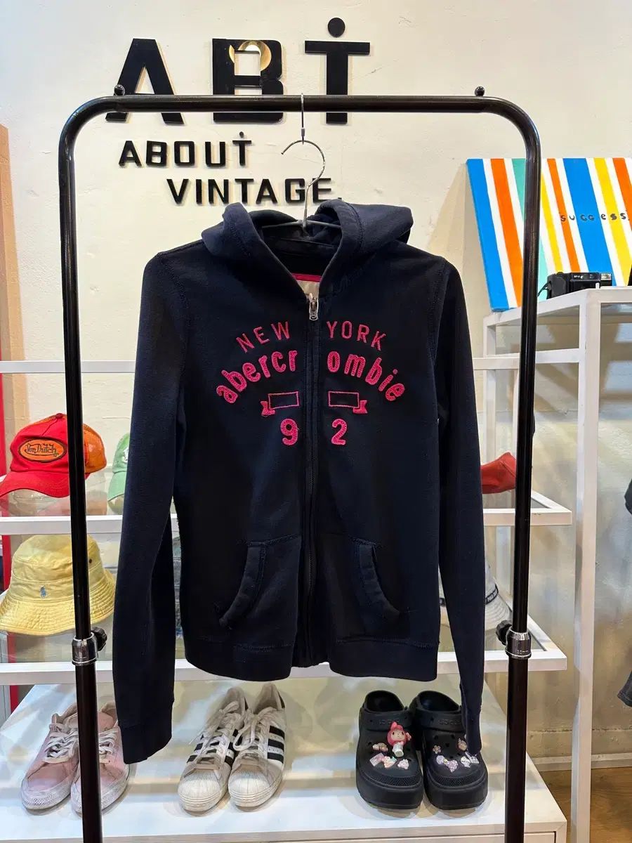 アバクロンビー アンド ピーチ NEW YORK ロゴ フーディー ジップアップ キッズ XL