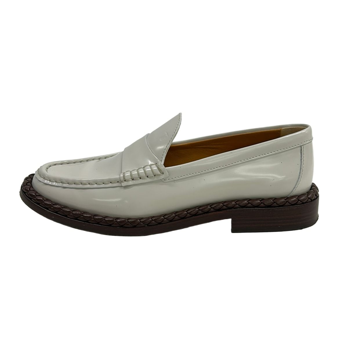 TOD'S ローファー　39 1/2 ホワイト TOD'S(トッズ) ローファー 36 1/2 レディース - 白×ダークブラウン