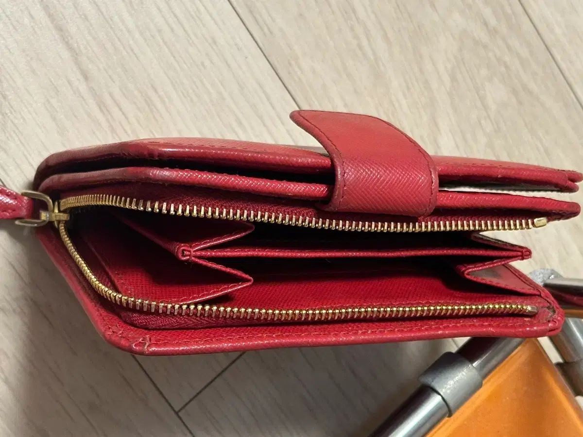 PRADA プラダ サフィアーノ 二つ折り財布 レッド - メルカリ