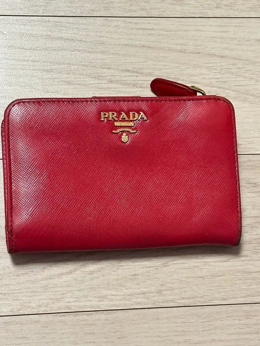 PRADA プラダ サフィアーノ 二つ折り財布 レッド - メルカリ