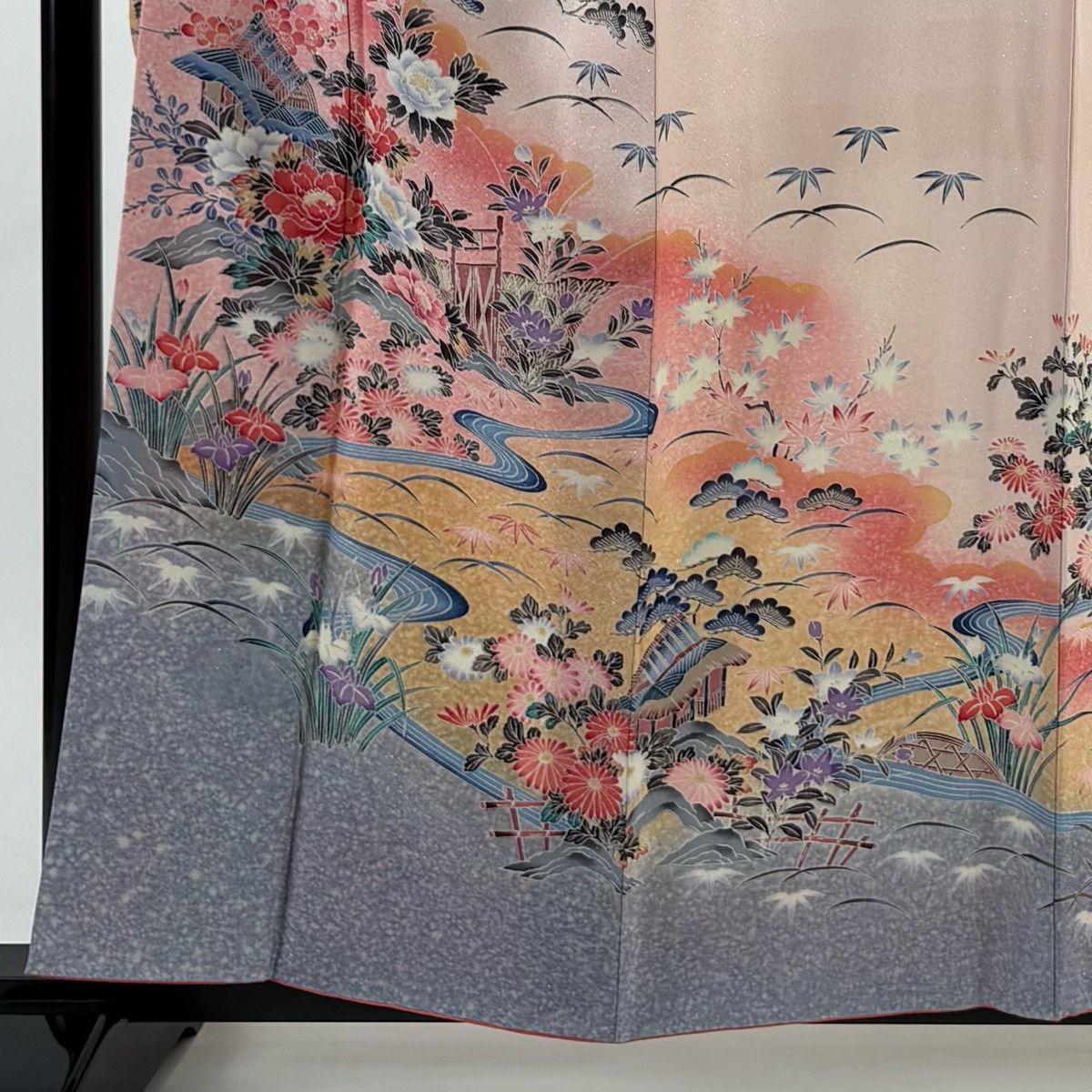 在庫一掃】 振袖 身丈158.5cm 裄丈63cm S 袷 草花 建物 銀通し 金彩 薄