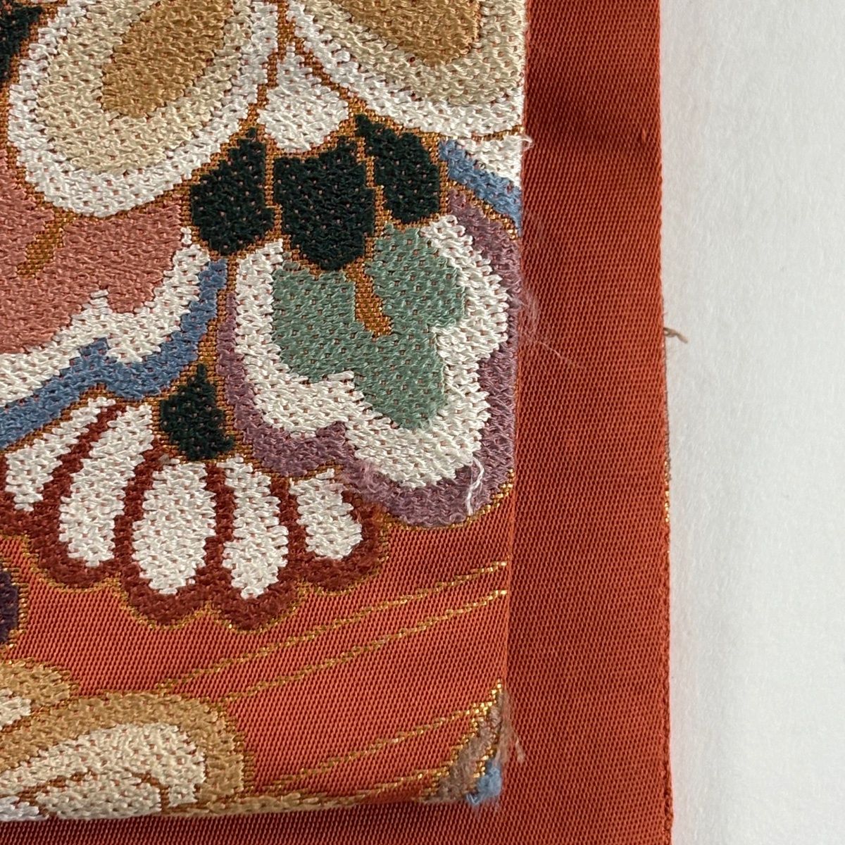 【在庫一掃】 袋帯 逸品 白綾苑大庭 落款 蝶 向かい鳥 箔 朱色 六通 正絹 【中古】