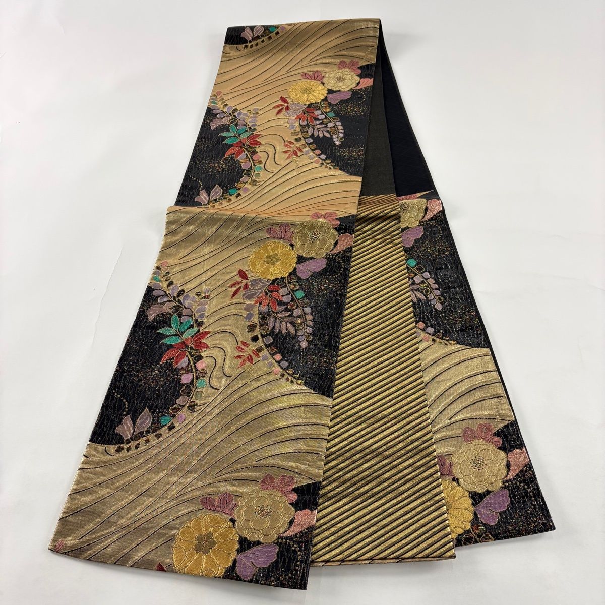 在庫一掃】 【美品】 袋帯 秀品 草花 波 金銀糸 箔 黒 六通 正絹