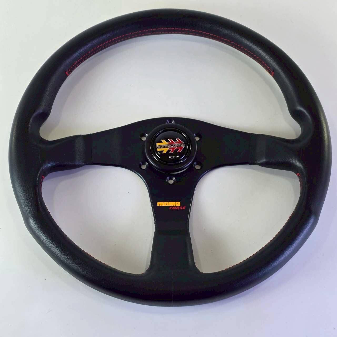 MOMO　コルセ レザー ステアリングホイール　直径35センチ　赤ステッチ MOMO Corse モモ コルセ レッドステッチ ステアリング ハンドル 直径