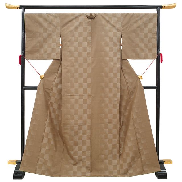 新古品】 本場大島紬 着物 大島紬 正絹 袷 横双 丁子染色 織り絣 市松