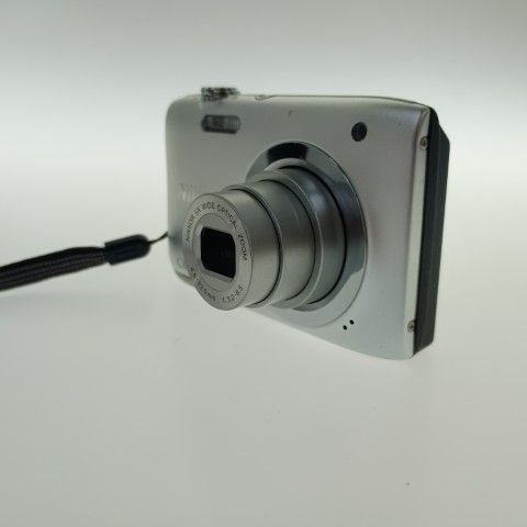 Nikon COOLPIX A100 Silver コンパクトデジタルカメラ /