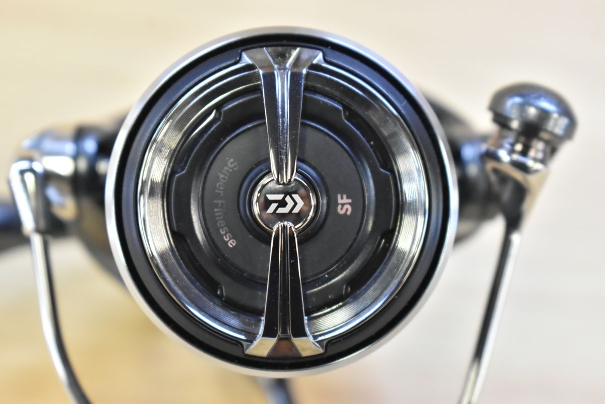 ダイワ 24 ルビアス SF2500SS-H スピニングリール DAIWA LUVIAS バス