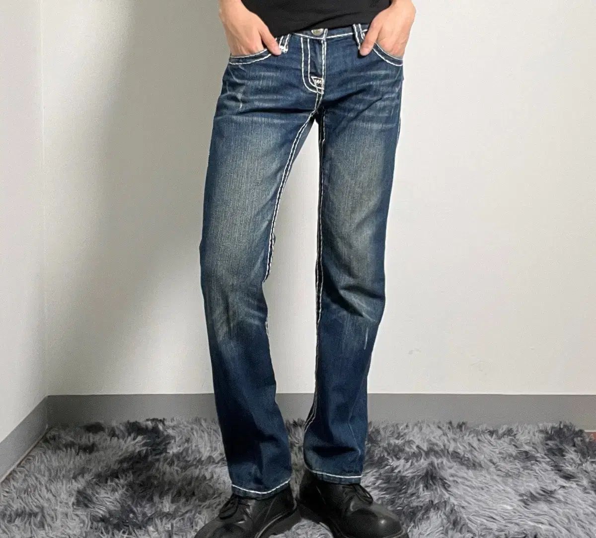 トゥルーレリジョン ジョイ SUPER Tシャツ スティッチ ブーツカット デニムパンツ 29