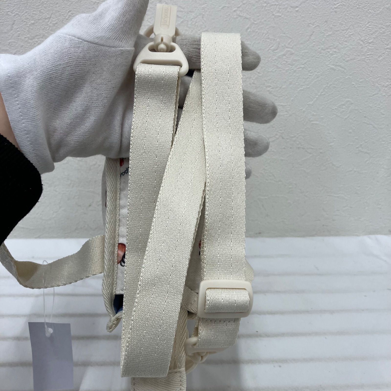 2833　美品　LeSportsac　レスポートサック　ハンドバッグ　 2way　ショルダーバッグ　MINI N/S TOTE　 ビタースウィートベリー　イチゴ　総柄　 アイボリー系　オフホワイト系　タグ有り　レディース
