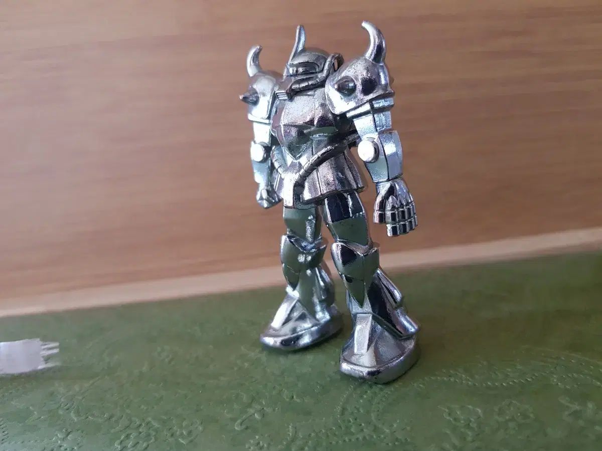 ガンダム ズゴック シルバー フィギュア