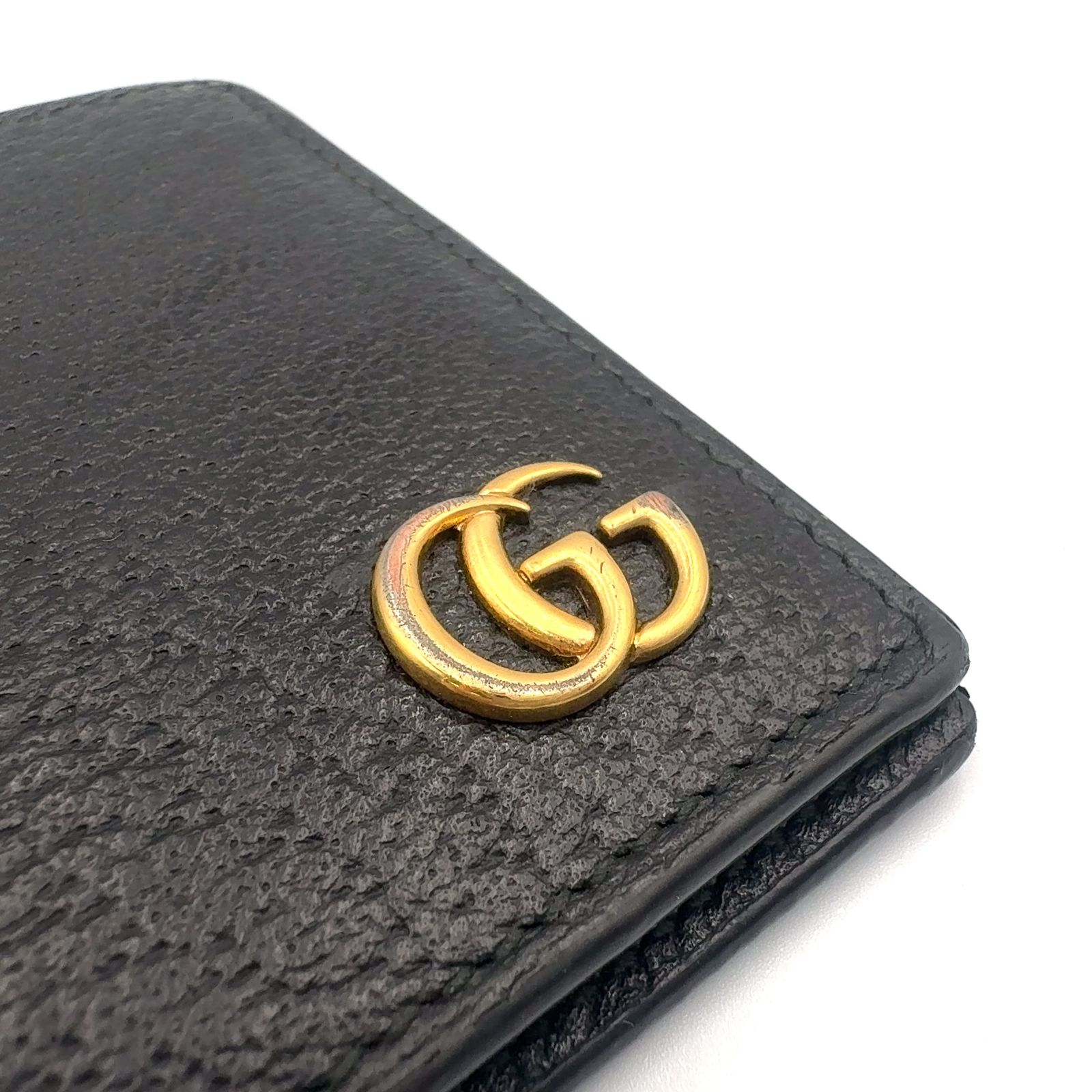 新着 GUCCI GGマーモント レザー ブラック 二つ折り財布 ゴールド