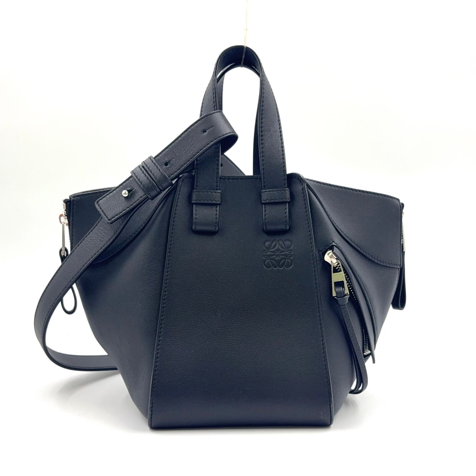 新着 LOEWE ハンモック コンパクト カーフスキン ブラック ハンドバッグ ショルダーバッグ シルバー A538H13X10