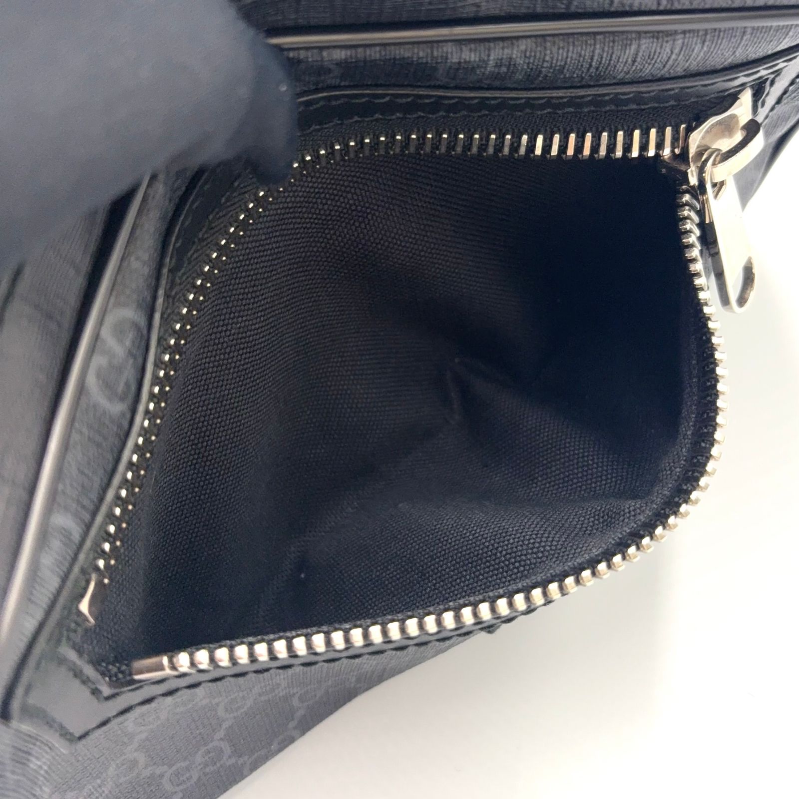 新着 GUCCI GGスプリーム シェリーライン レザー×PVC ブラック ボディバッグ シルバー 474293 新着 GUCCI GGスプリーム シェリーライン レザー×PVC ブラック ボディバッグ シルバー 474293
