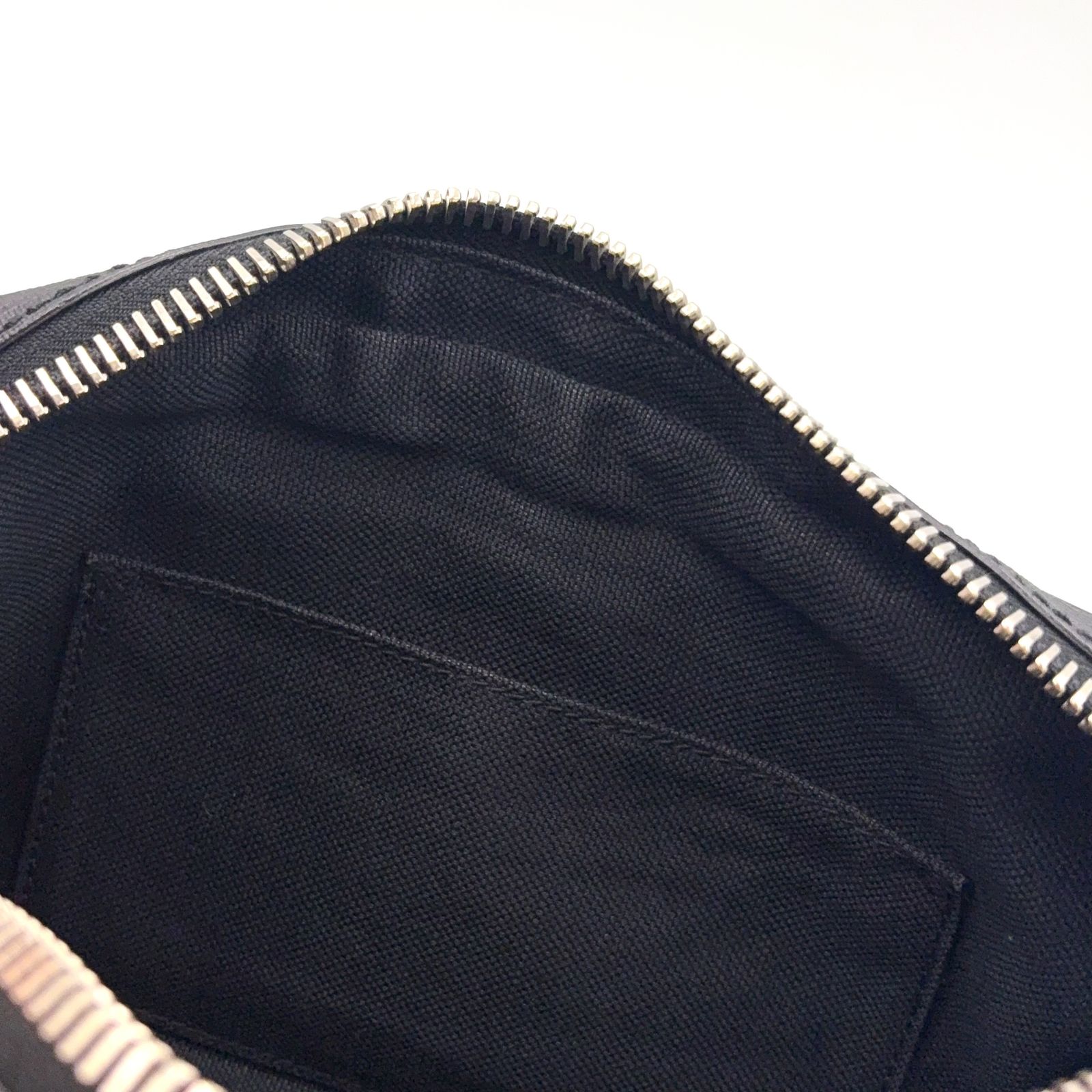 新着 GUCCI GGスプリーム シェリーライン レザー×PVC ブラック ボディバッグ シルバー 474293 新着 GUCCI GGスプリーム シェリーライン レザー×PVC ブラック ボディバッグ シルバー 474293