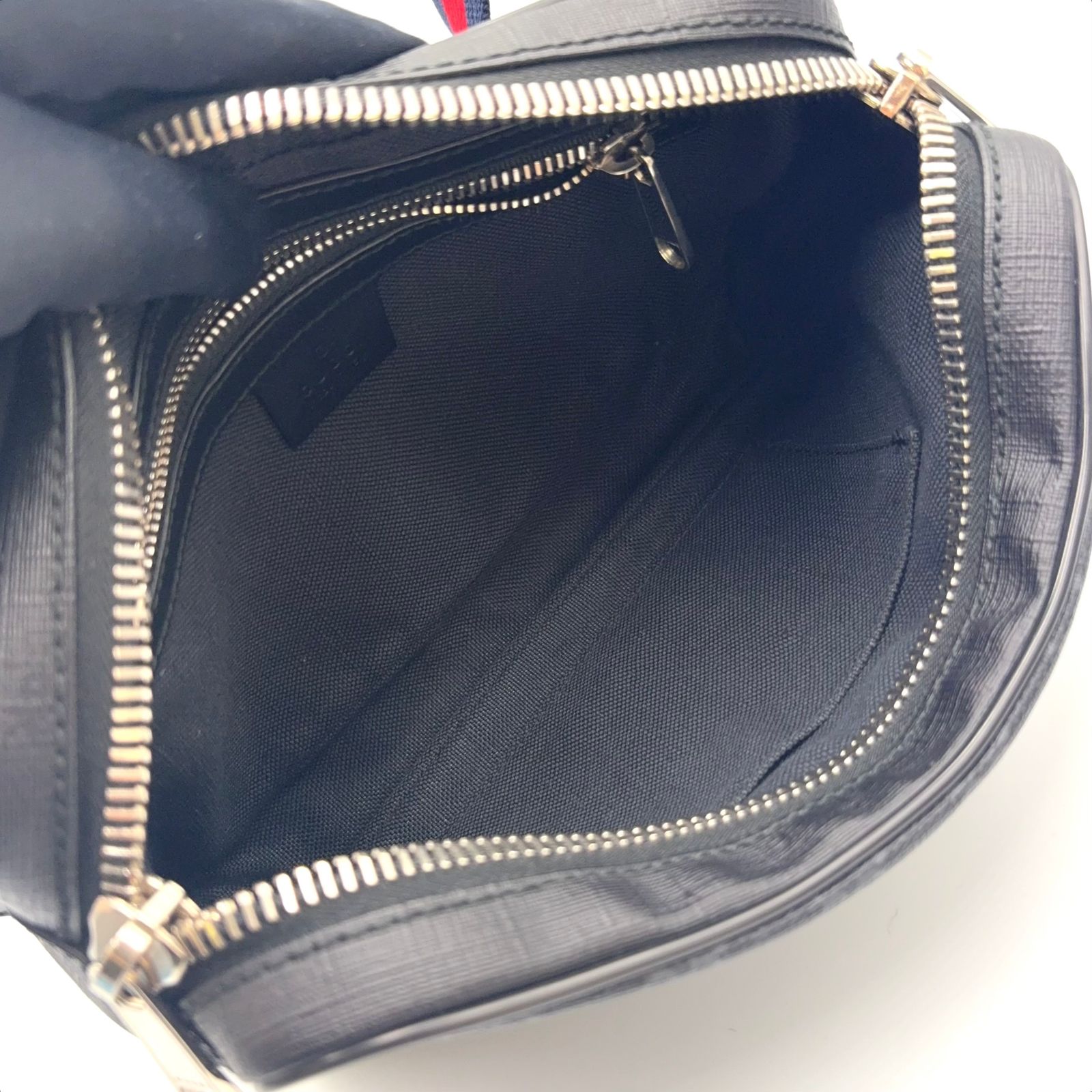新着 GUCCI GGスプリーム シェリーライン レザー×PVC ブラック ボディバッグ シルバー 474293 新着 GUCCI GGスプリーム シェリーライン レザー×PVC ブラック ボディバッグ シルバー 474293