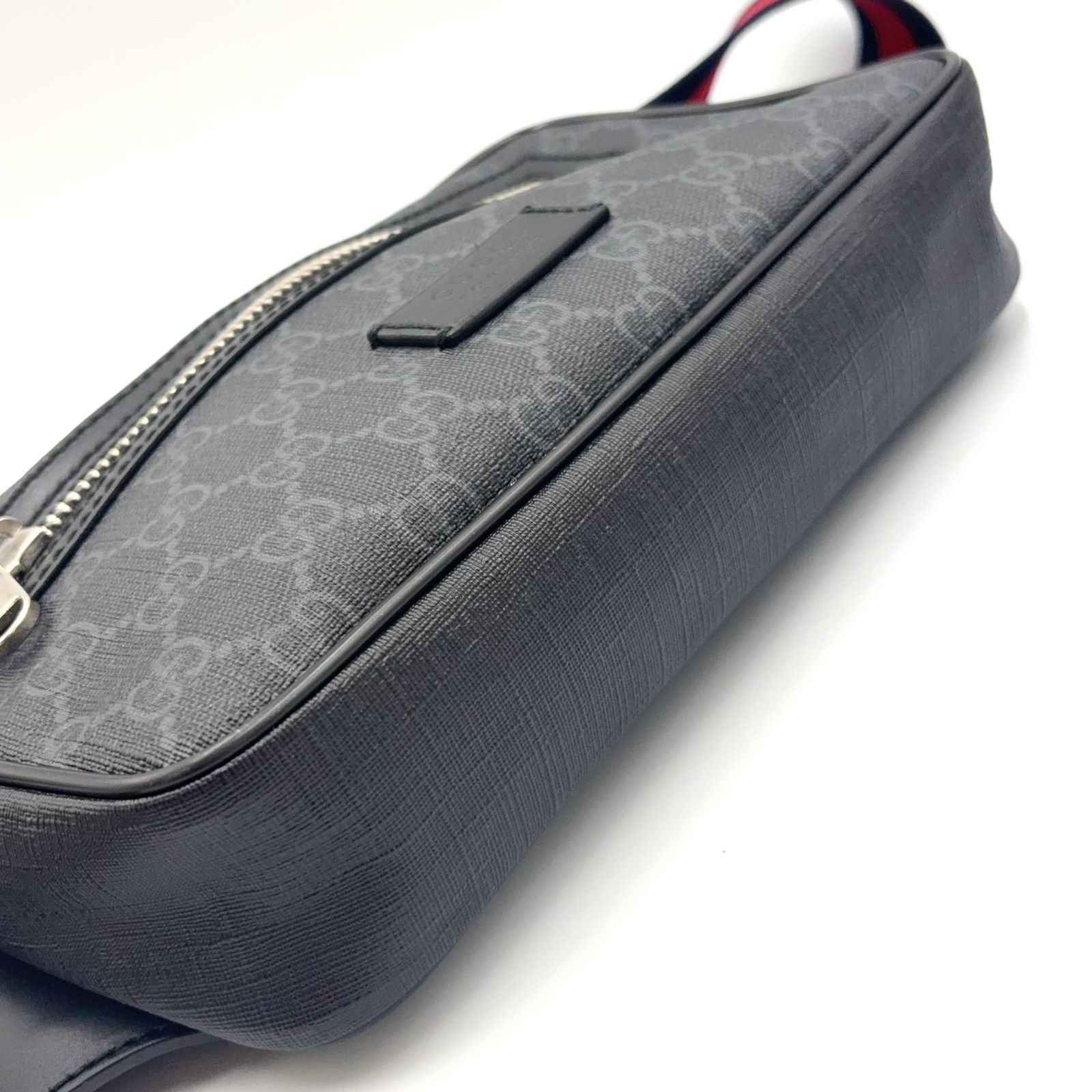 新着 GUCCI GGスプリーム シェリーライン レザー×PVC ブラック ボディバッグ シルバー 474293 新着 GUCCI GGスプリーム シェリーライン レザー×PVC ブラック ボディバッグ シルバー 474293