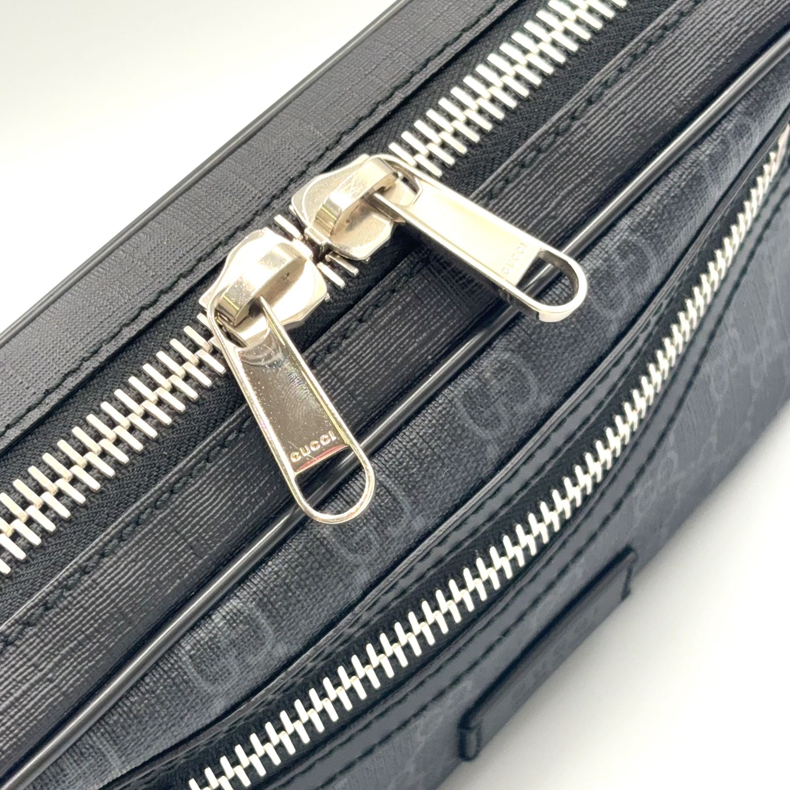 新着 GUCCI GGスプリーム シェリーライン レザー×PVC ブラック ボディバッグ シルバー 474293 新着 GUCCI GGスプリーム シェリーライン レザー×PVC ブラック ボディバッグ シルバー 474293