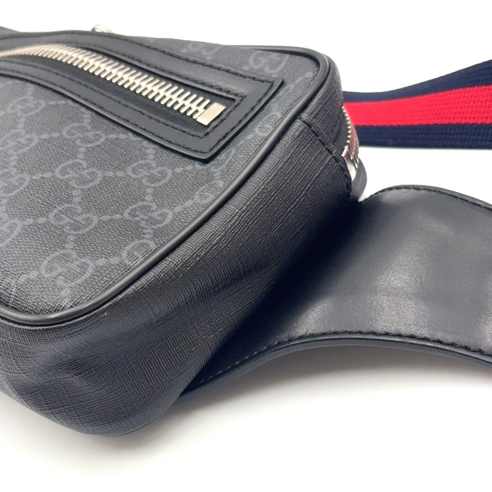 新着 GUCCI GGスプリーム シェリーライン レザー×PVC ブラック ボディバッグ シルバー 474293 新着 GUCCI GGスプリーム シェリーライン レザー×PVC ブラック ボディバッグ シルバー 474293
