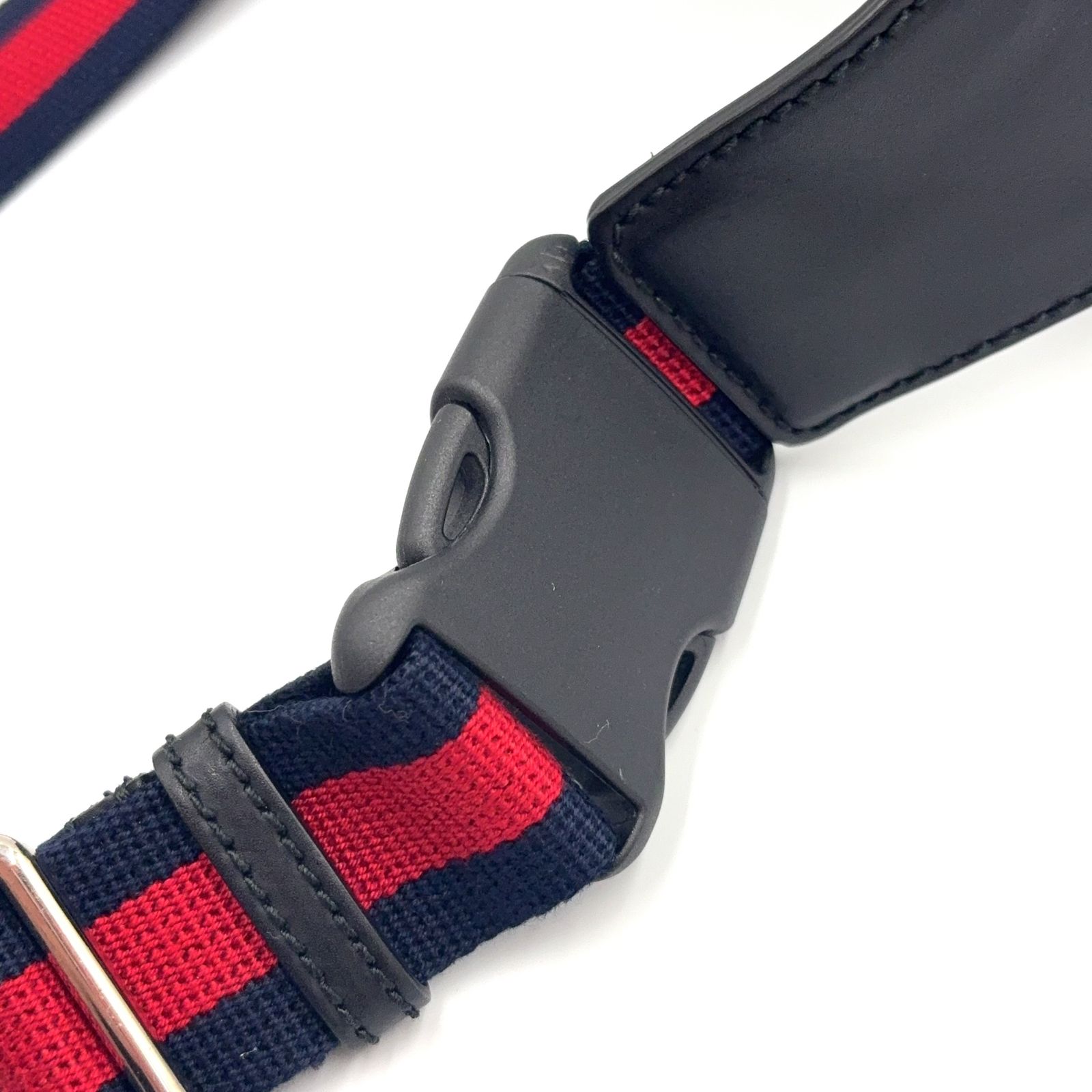 新着 GUCCI GGスプリーム シェリーライン レザー×PVC ブラック ボディバッグ シルバー 474293 新着 GUCCI GGスプリーム シェリーライン レザー×PVC ブラック ボディバッグ シルバー 474293