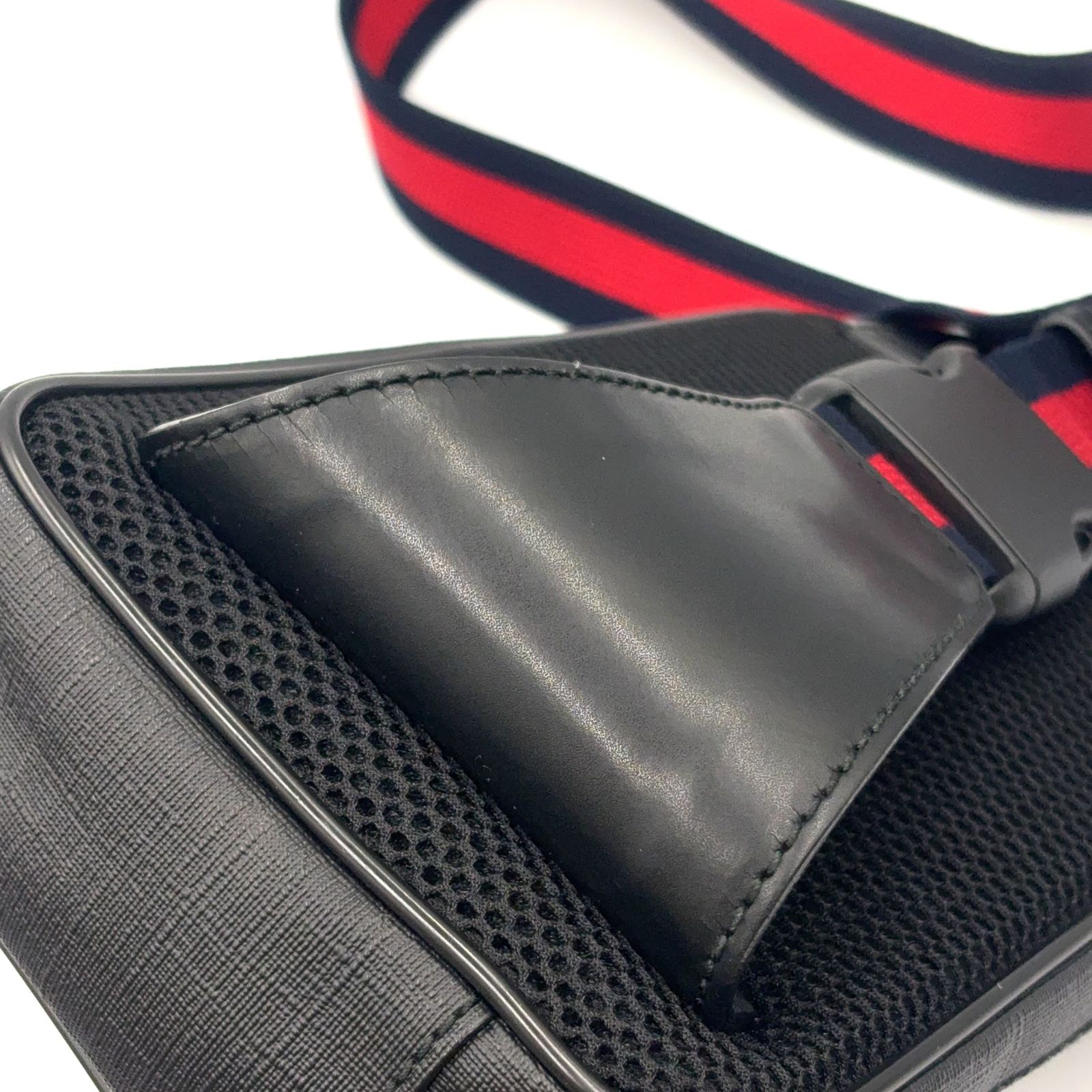 新着 GUCCI GGスプリーム シェリーライン レザー×PVC ブラック ボディバッグ シルバー 474293 新着 GUCCI GGスプリーム シェリーライン レザー×PVC ブラック ボディバッグ シルバー 474293