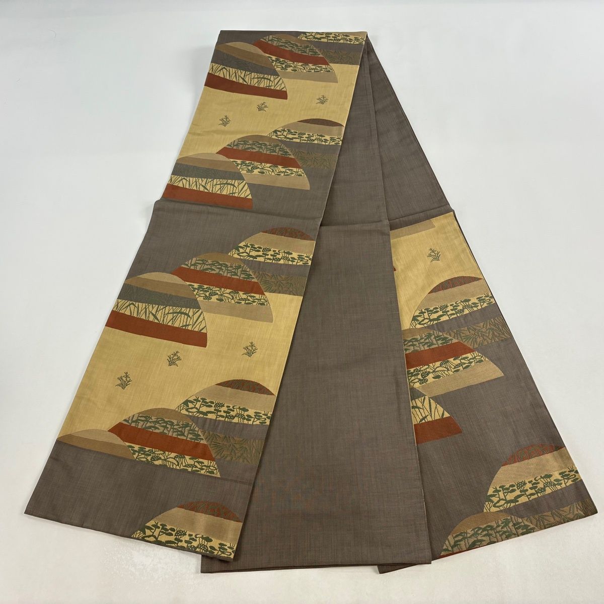 【在庫一掃】 【美品】 袋帯 逸品 木屋太 落款 山なみ 草花 ベージュ 六通 正絹 【中古】