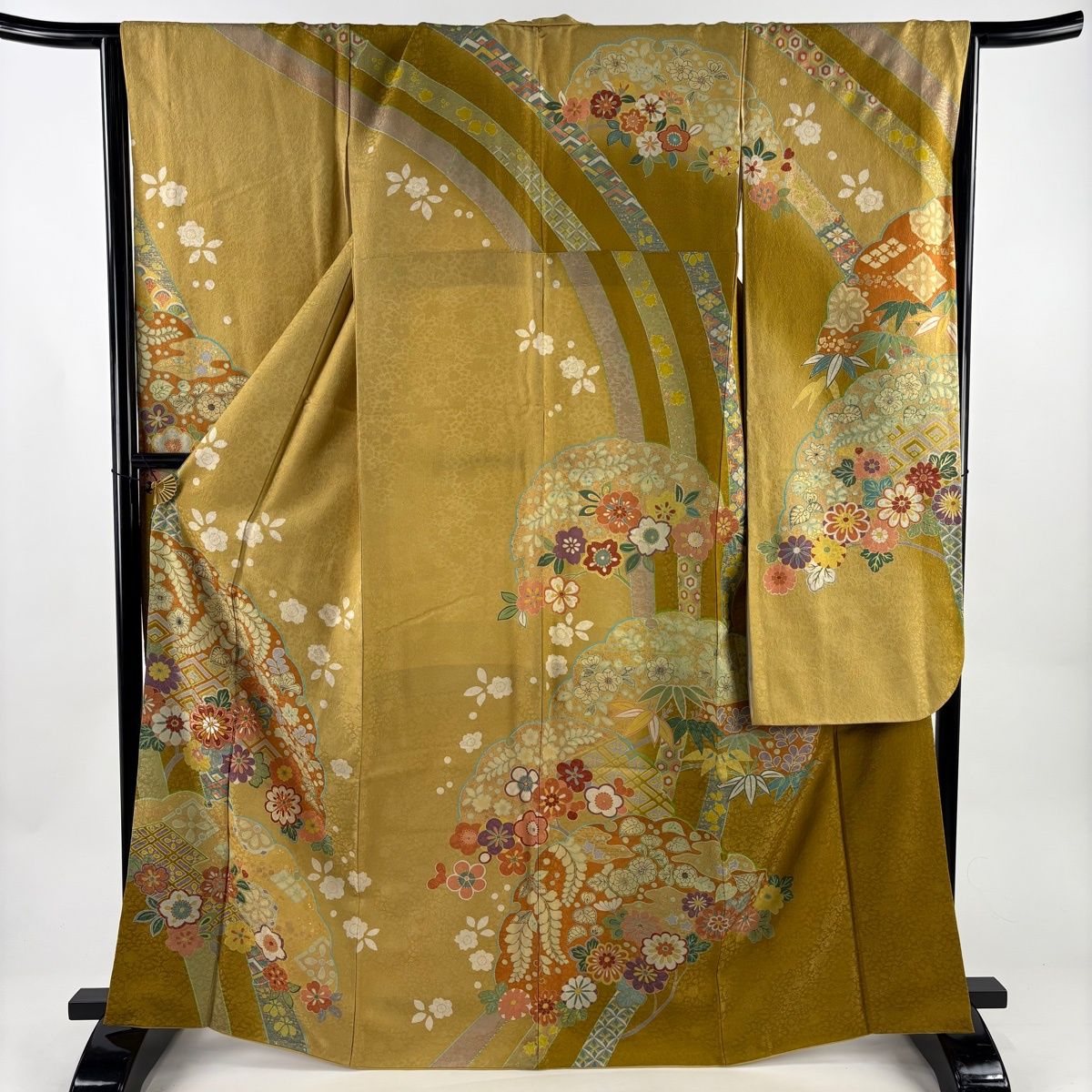 在庫一掃】 振袖 身丈166cm 裄丈66.5cm M 袷 雪輪 菊 金通し 刺繍 黄土