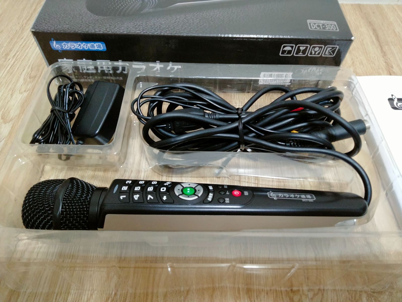 家庭用カラオケ カラオケ道場 DCT-300 家庭用カラオケ DCT-300 カラオケ道場 マイク 説明書（曲目リスト