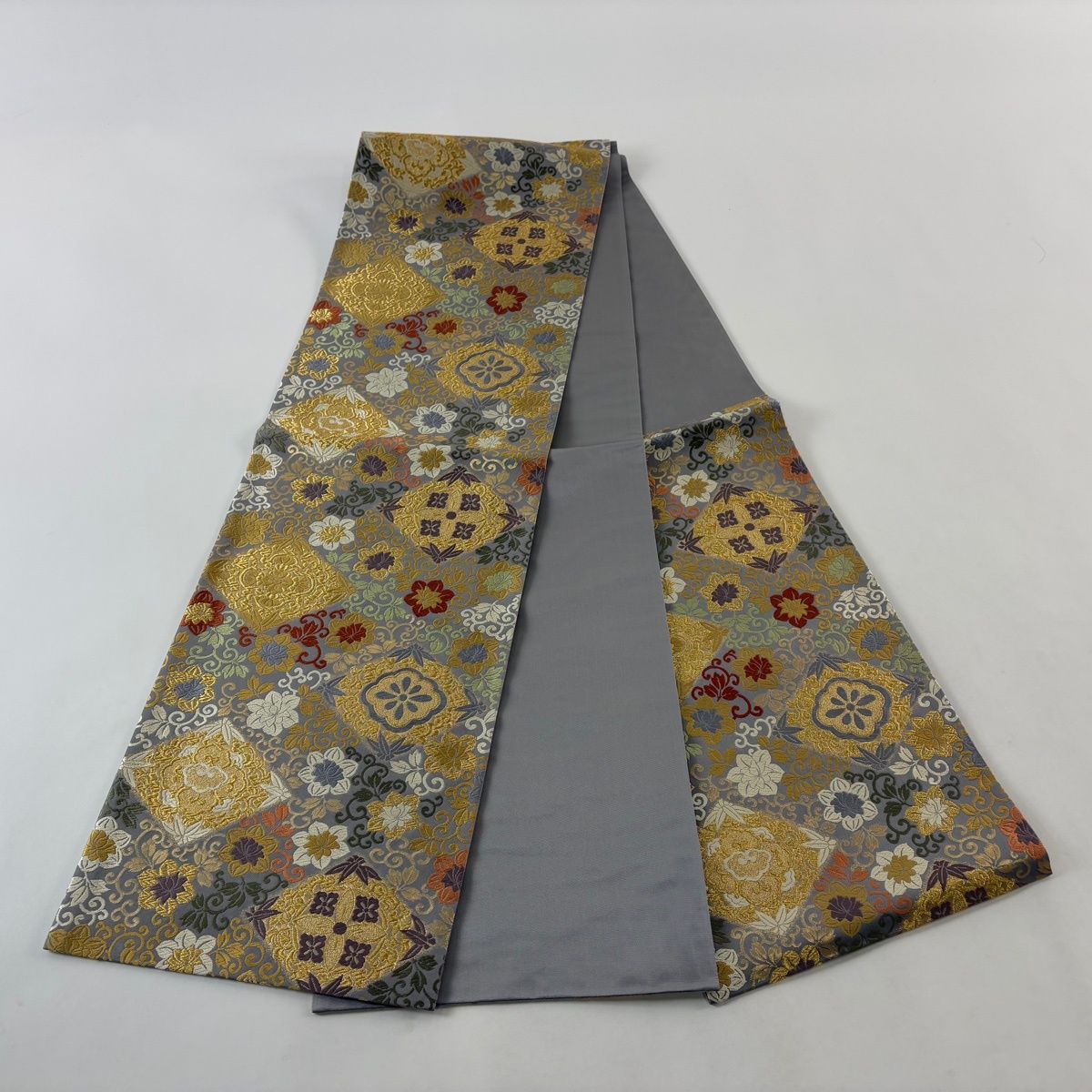 袋帯 名品 花兎 よろけ縞 箔 灰白 六通 正絹 中古 在庫一掃】 【美品】