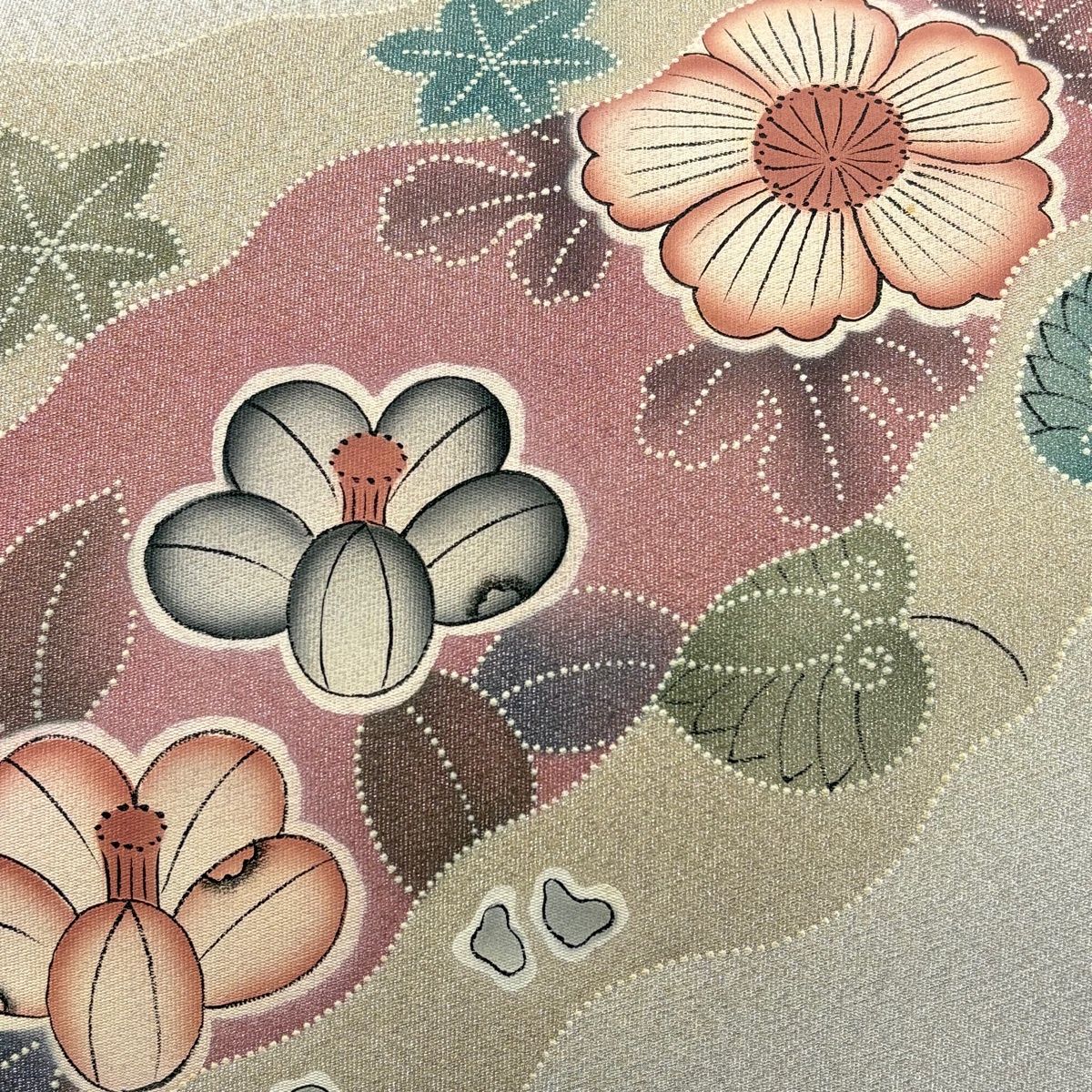 在庫一掃】 【美品】 袋帯 秀品 草花 椿 銀糸 薄茶色 お太鼓柄 正絹