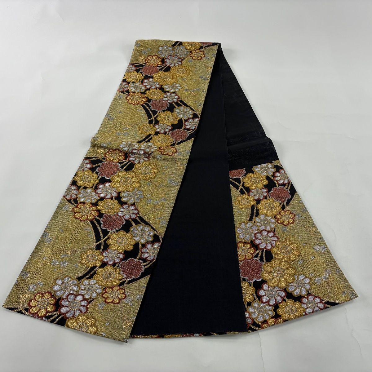 在庫一掃】 袋帯 秀品 草花 組紐 金糸 箔 黒 六通 正絹 【中古