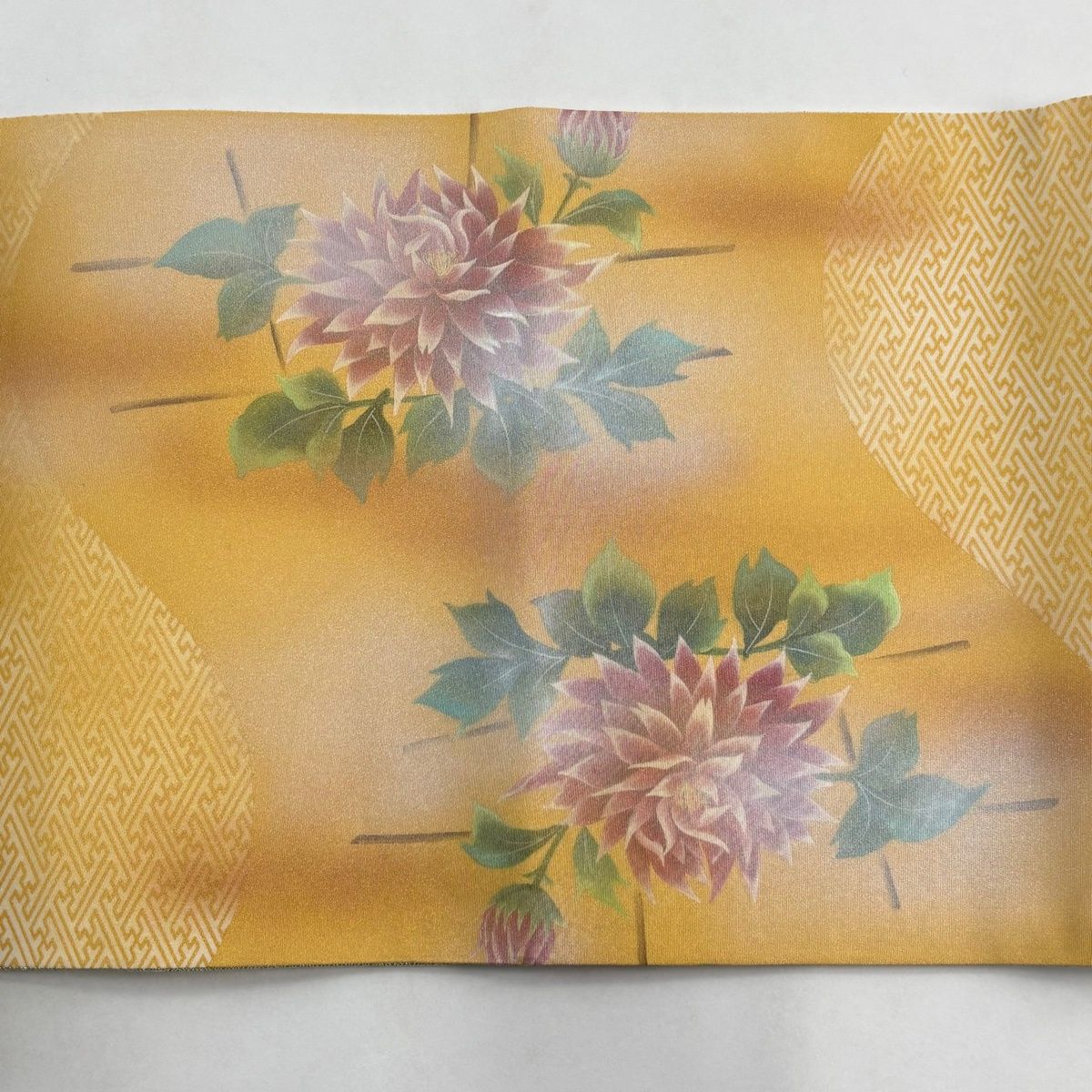 在庫一掃】 【美品】 袋帯 秀品 落款 草花 紗綾形 金彩 山吹色 お太鼓
