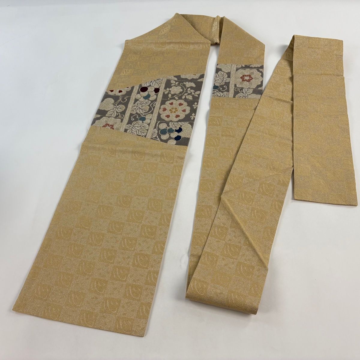 在庫一掃】 【美品】 名古屋帯 逸品 華文 葡萄 金銀糸 切嵌 ベージュ